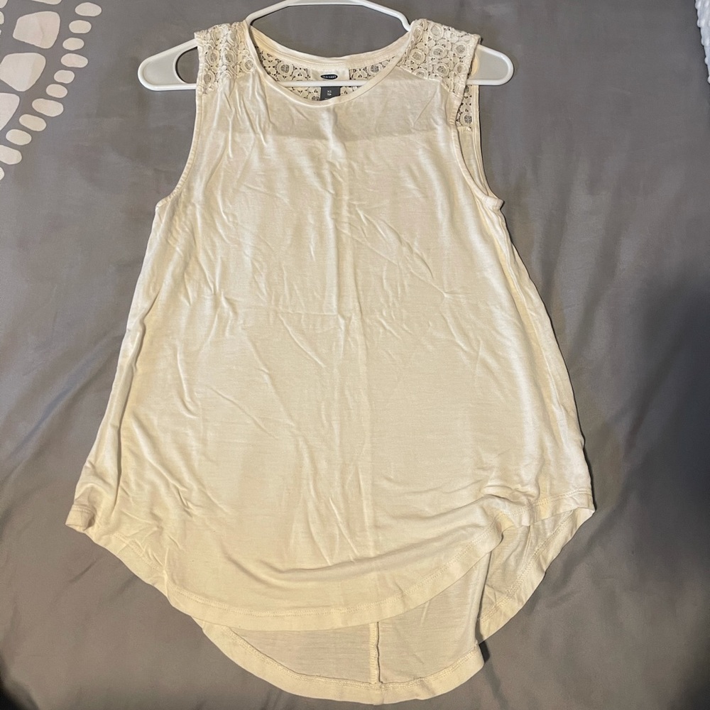 White Old Navy tank top, size small.